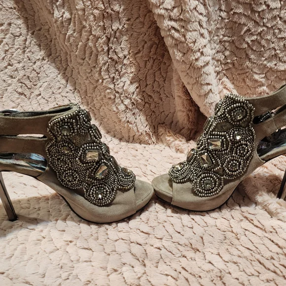 Sam Edelman Tan Heeled Shoes with Artistic Detailing - Picture 5 of 10